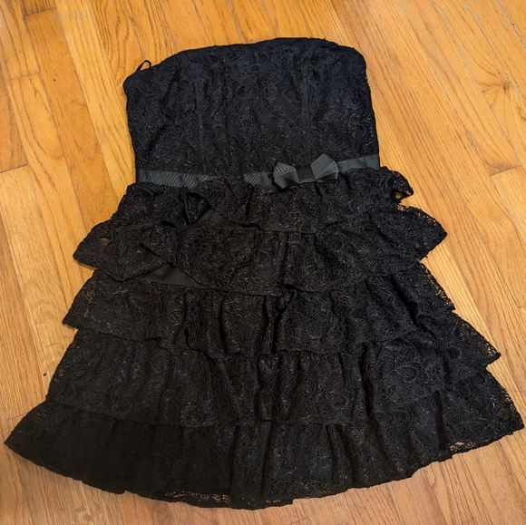 Tiered lace strapless holiday cocktail dress size 11 Dynamite - Picture 1 of 5